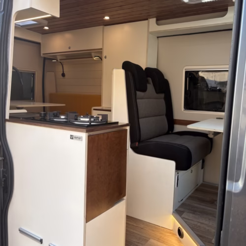 Camperización de furgoneta en Cádiz realizada en madera Camperización de furgoneta en Cádiz realizada en madera